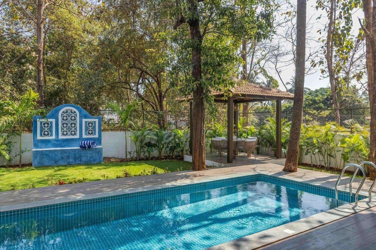 Villa pool with garden pavilion and blue Portuguese-tiled feature wall